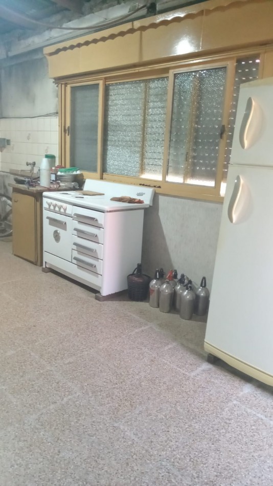 SE VENDE CASA DE 3 AMBIENTES - FLORENCIO VARELA
