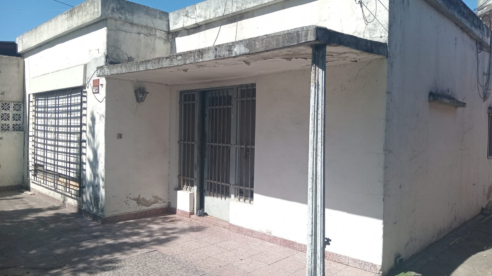 SE VENDE CASA DE 3 AMBIENTES - FLORENCIO VARELA