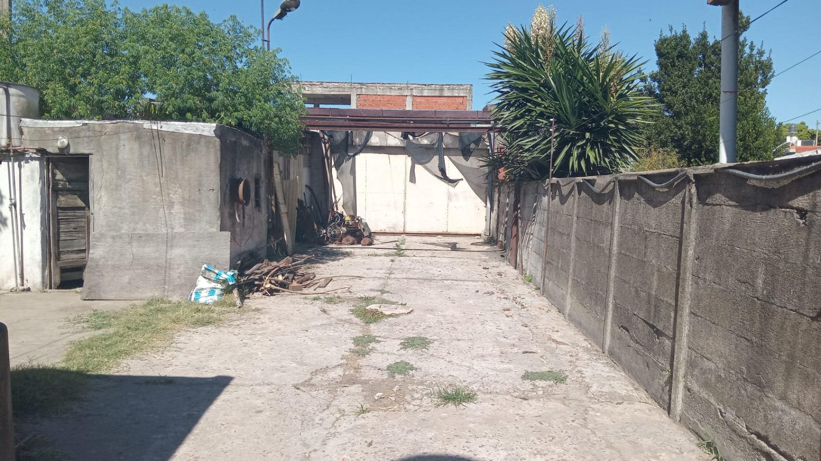 SE VENDE CASA DE 3 AMBIENTES - FLORENCIO VARELA