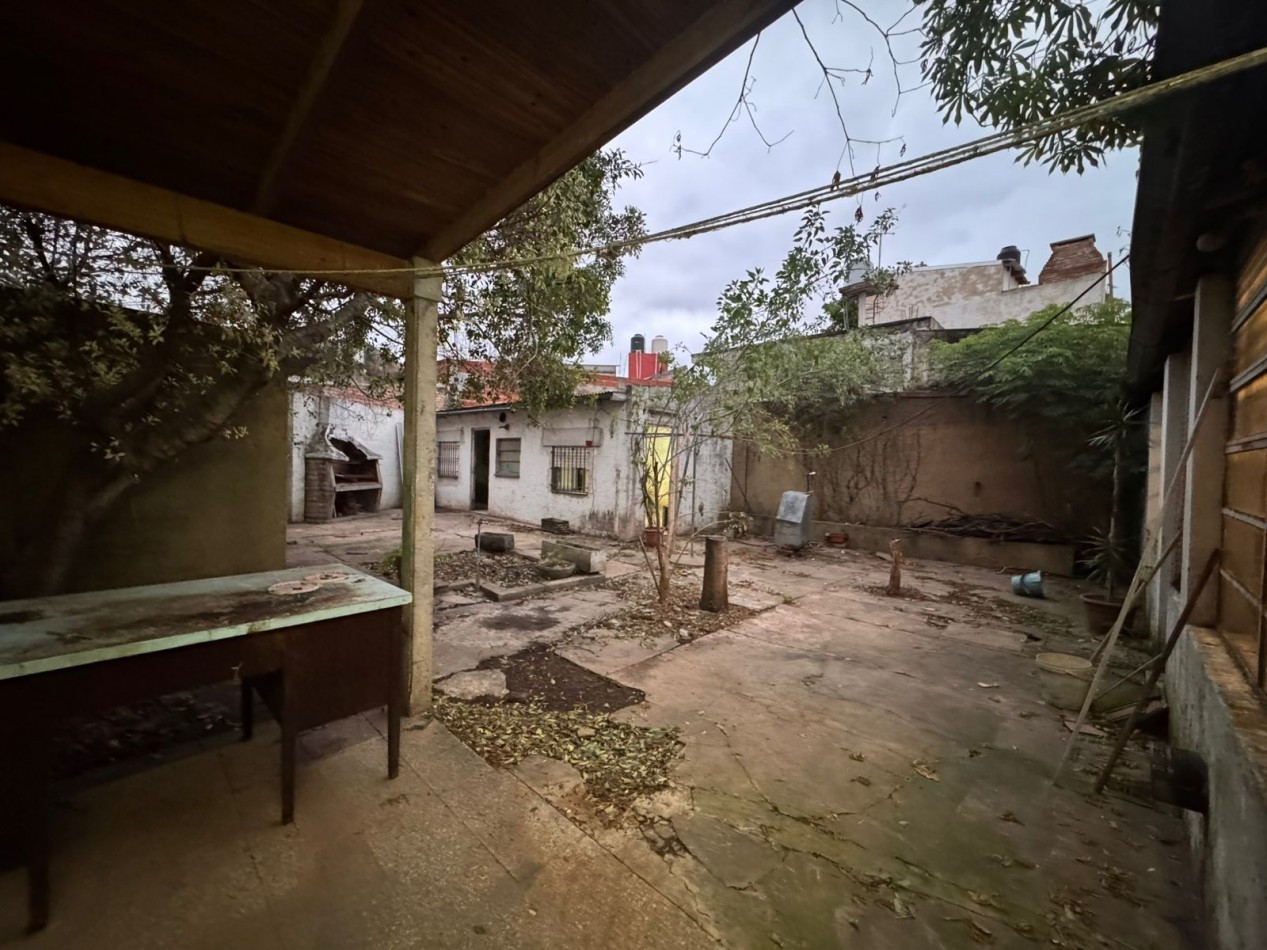 CASA EN VENTA IDEAL INVERSIONISTA - SOBRE ZONA COMERCIAL