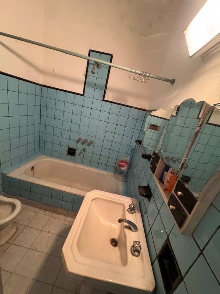 CASA EN VENTA IDEAL INVERSIONISTA - SOBRE ZONA COMERCIAL