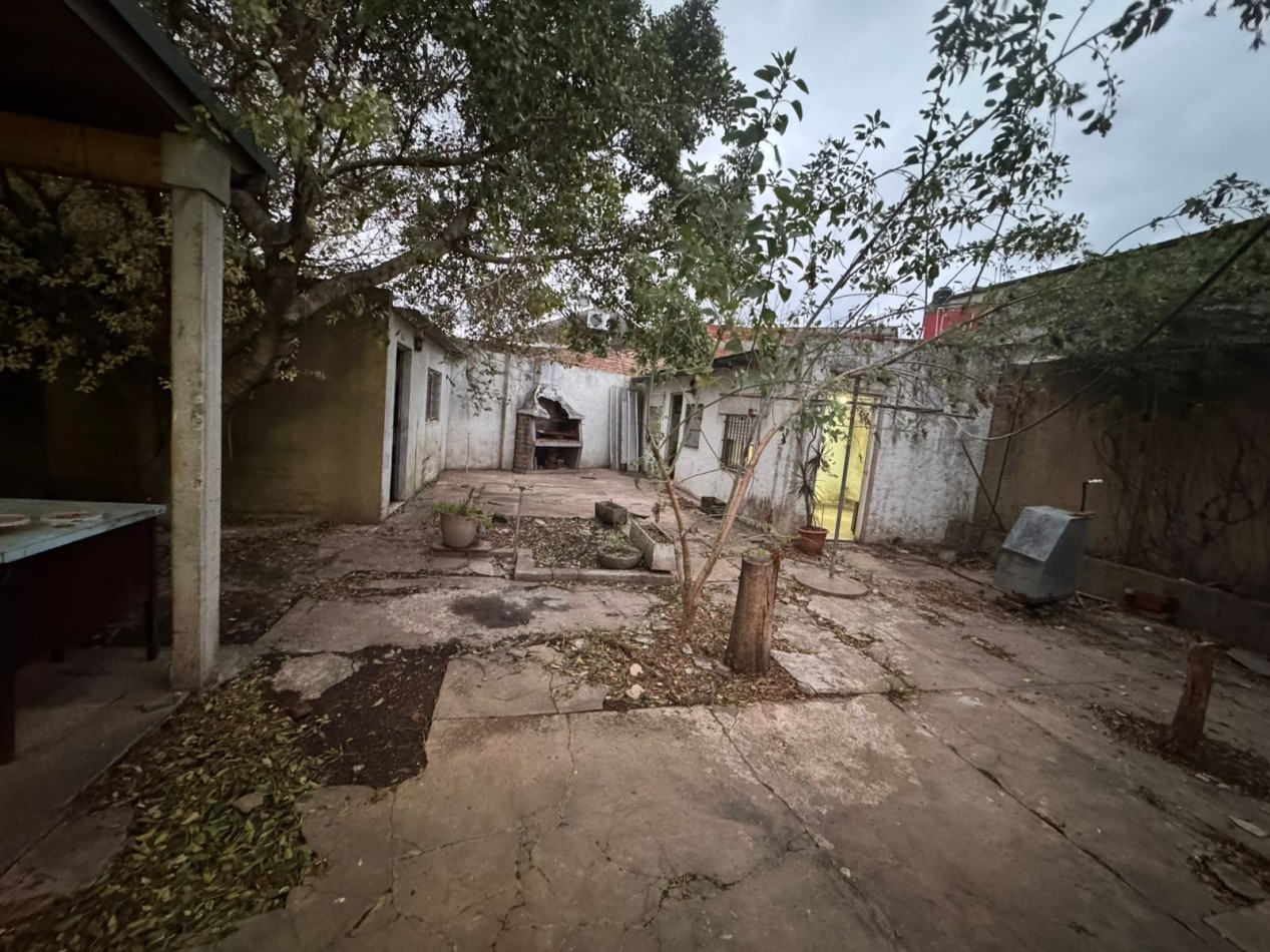 CASA EN VENTA IDEAL INVERSIONISTA - SOBRE ZONA COMERCIAL