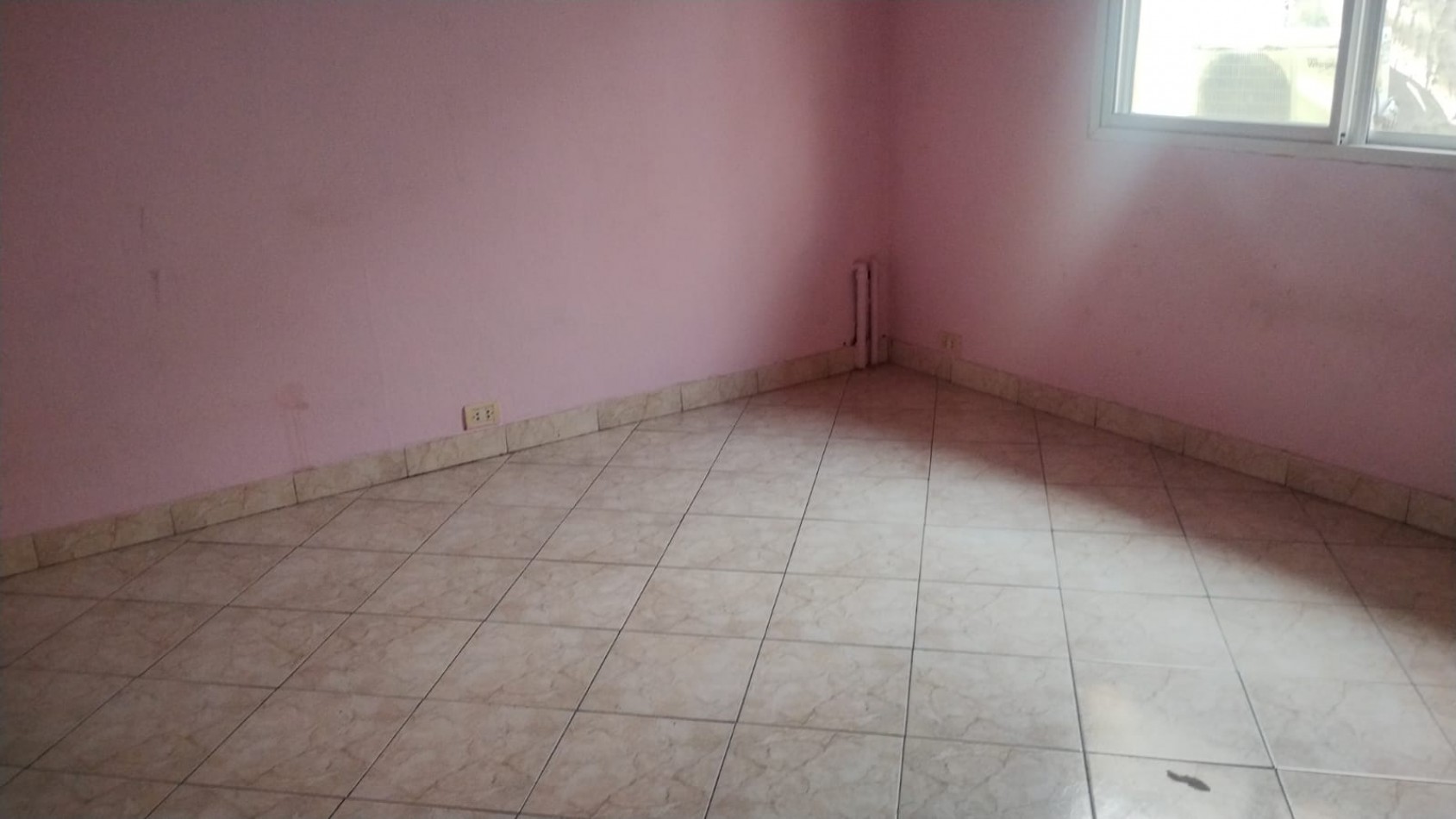 SE ALQUILA AMPLIO PH DE 3 AMBIENTES - BERNAL OESTE