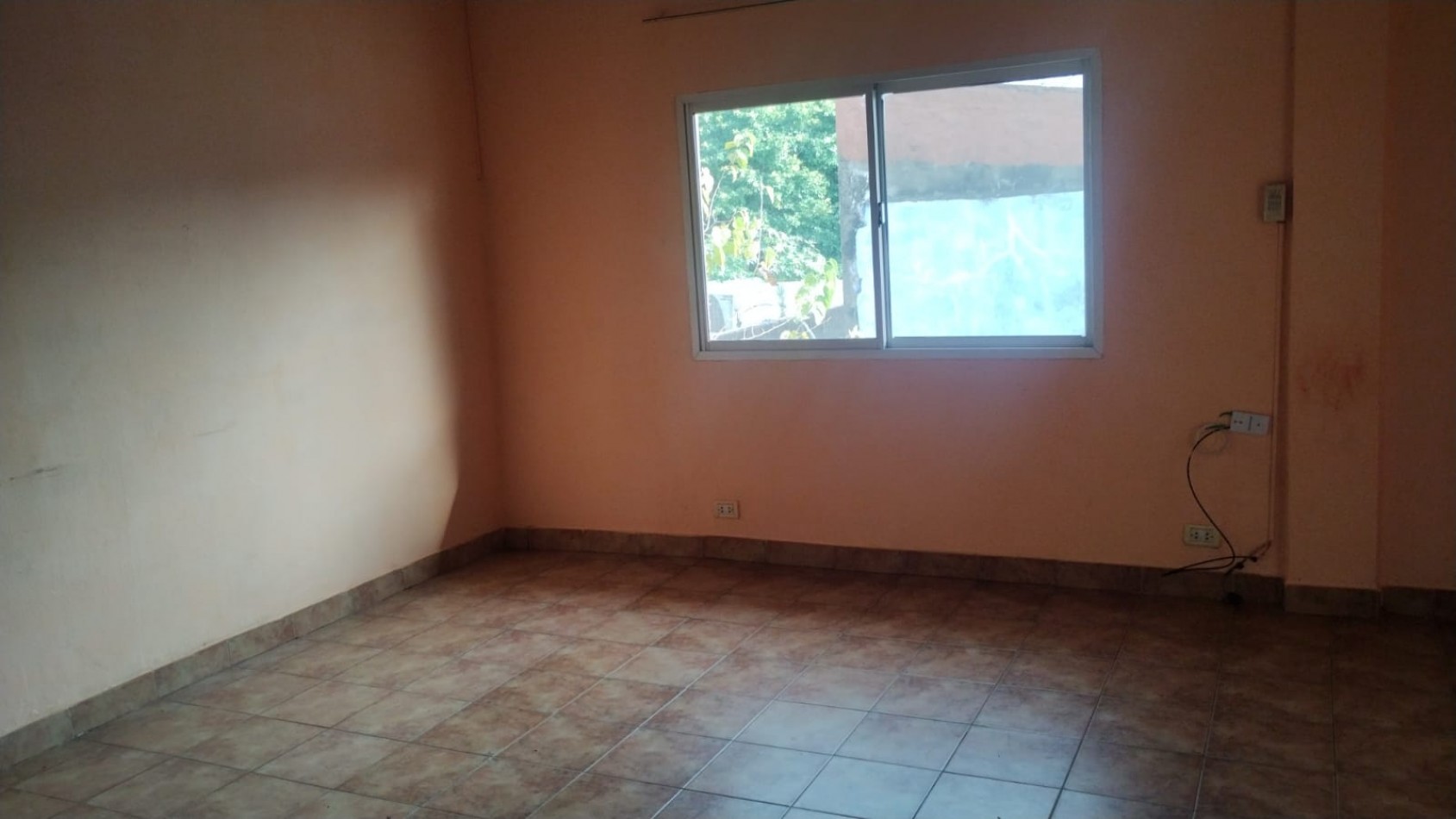 SE ALQUILA AMPLIO PH DE 3 AMBIENTES - BERNAL OESTE