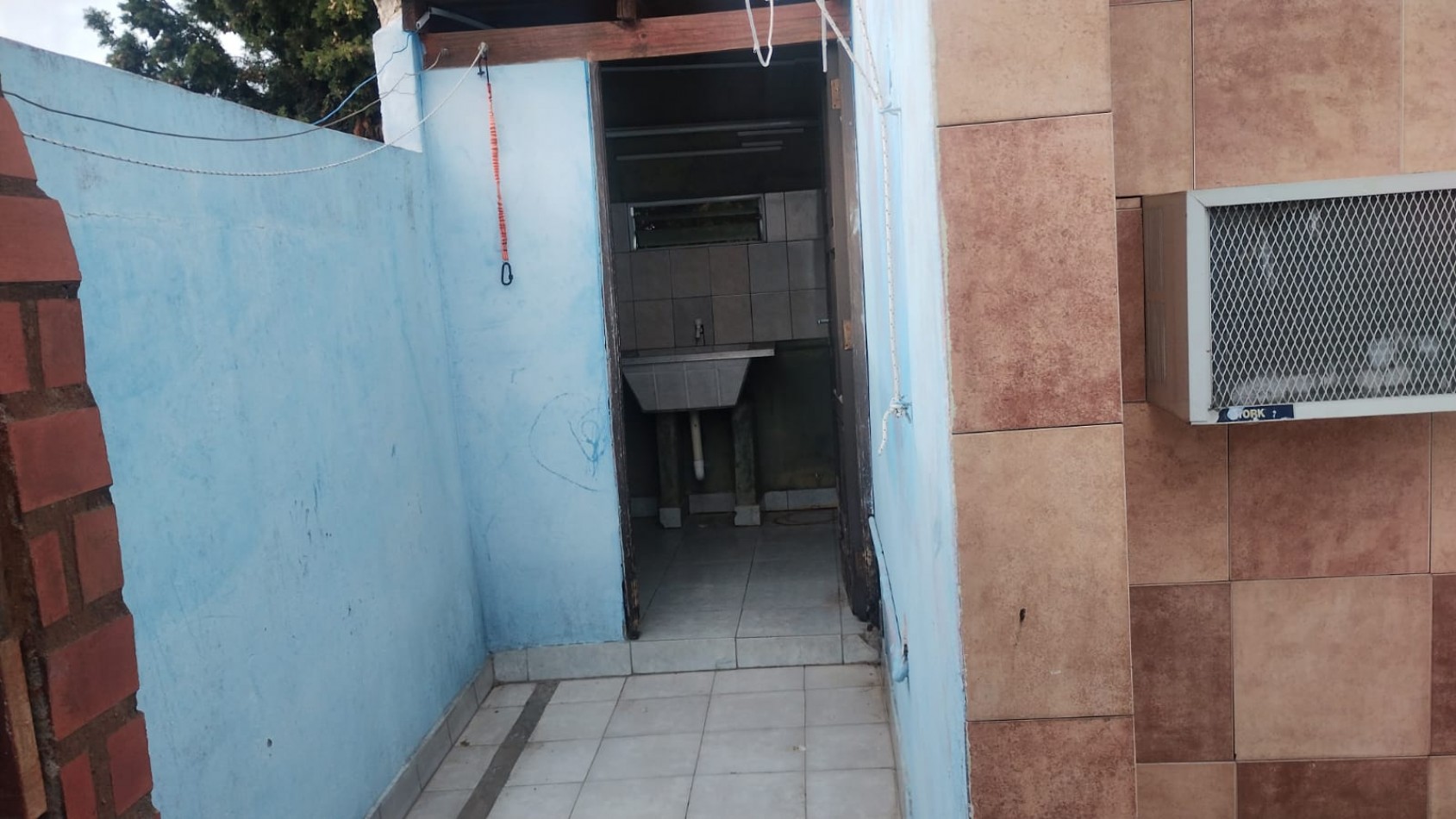 SE ALQUILA AMPLIO PH DE 3 AMBIENTES - BERNAL OESTE