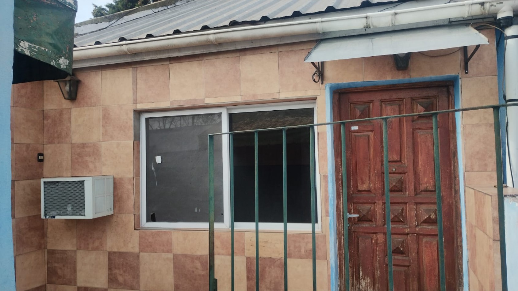 SE ALQUILA AMPLIO PH DE 3 AMBIENTES - BERNAL OESTE