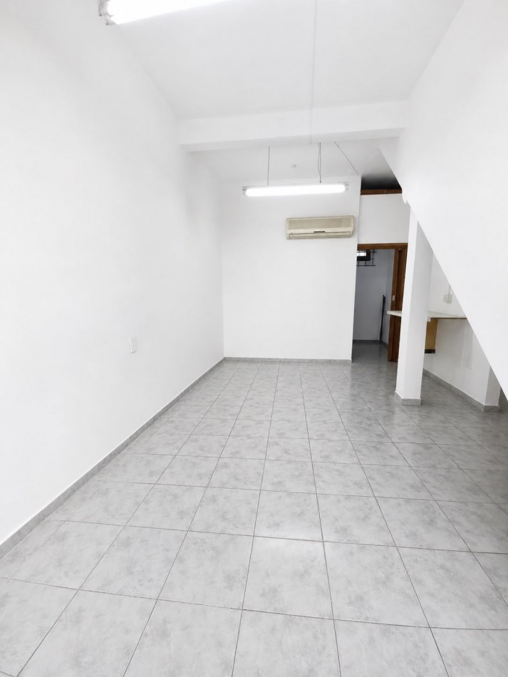 LOCAL EN ALQUILER - SOBRE AVENIDA - QUILMES OESTE