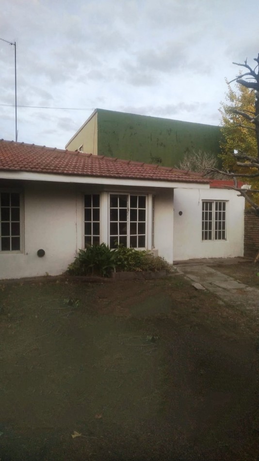 SE ALQUILA AMPLIO PH DE 3 AMBIENTES - FLORENCIO VARELA
