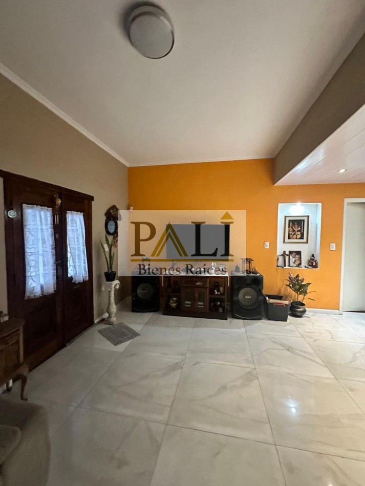 SE VENDE EXCELENTE CASA DE 5 AMBIENTES EN FLORENCIO VARELA - APTA CREDITO HIPOTECARIO