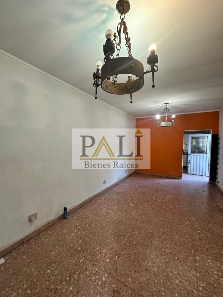 Amplia casa de 3 ambientes en Alquiler - Florencio Varela