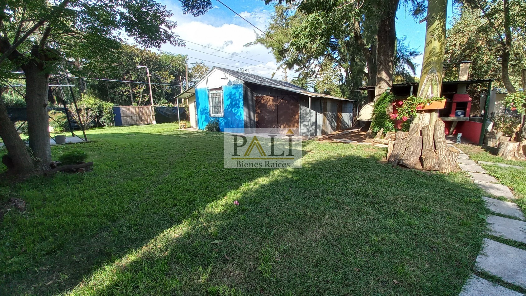 SE VENDEN PROPIEDAD COMPUESTA POR DOS CASAS EN QUILMES OESTE