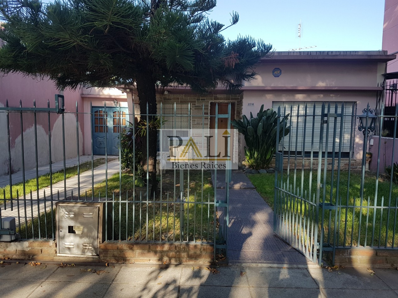 OPORTUNIDAD APTA CREDITO HIPOTECARIO - DOS CASAS EN VENTA CENTRO FLORENCIO VARELA