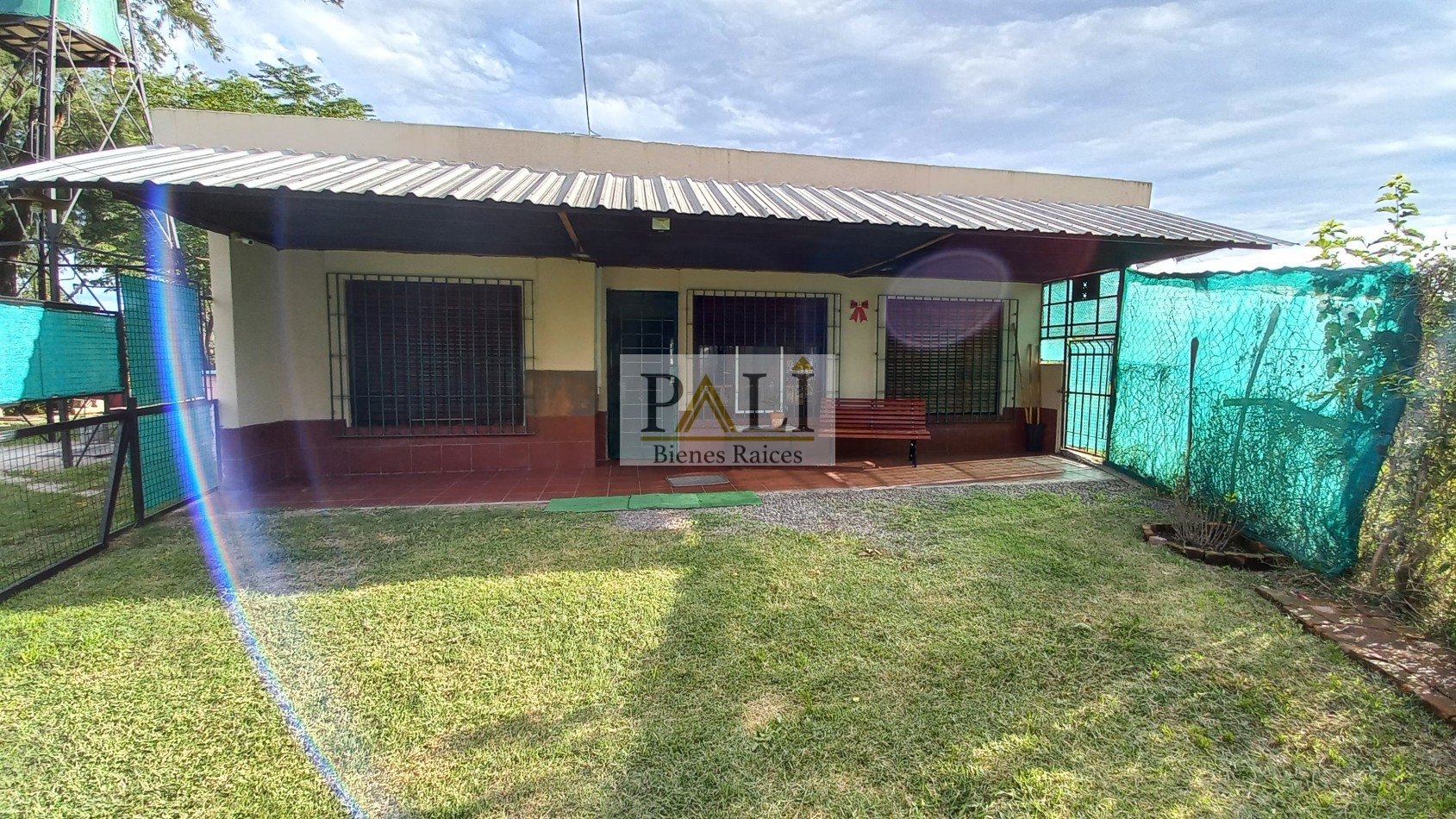 SE VENDEN PROPIEDAD COMPUESTA POR DOS CASAS EN QUILMES OESTE