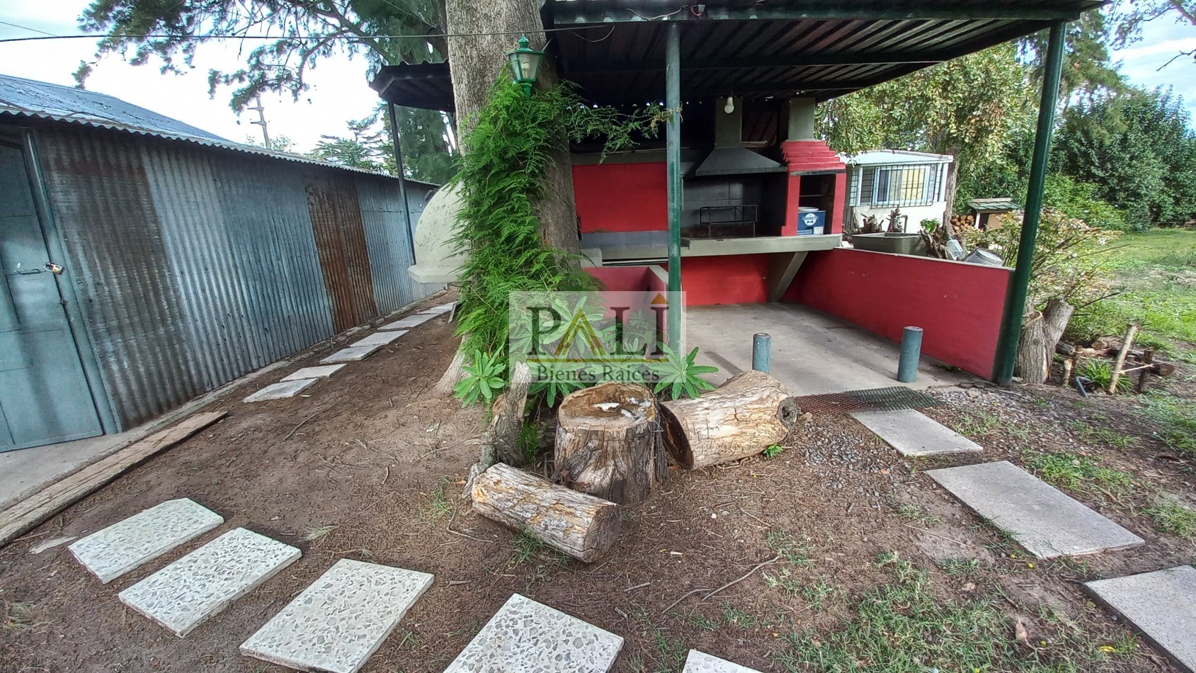 SE VENDEN PROPIEDAD COMPUESTA POR DOS CASAS EN QUILMES OESTE