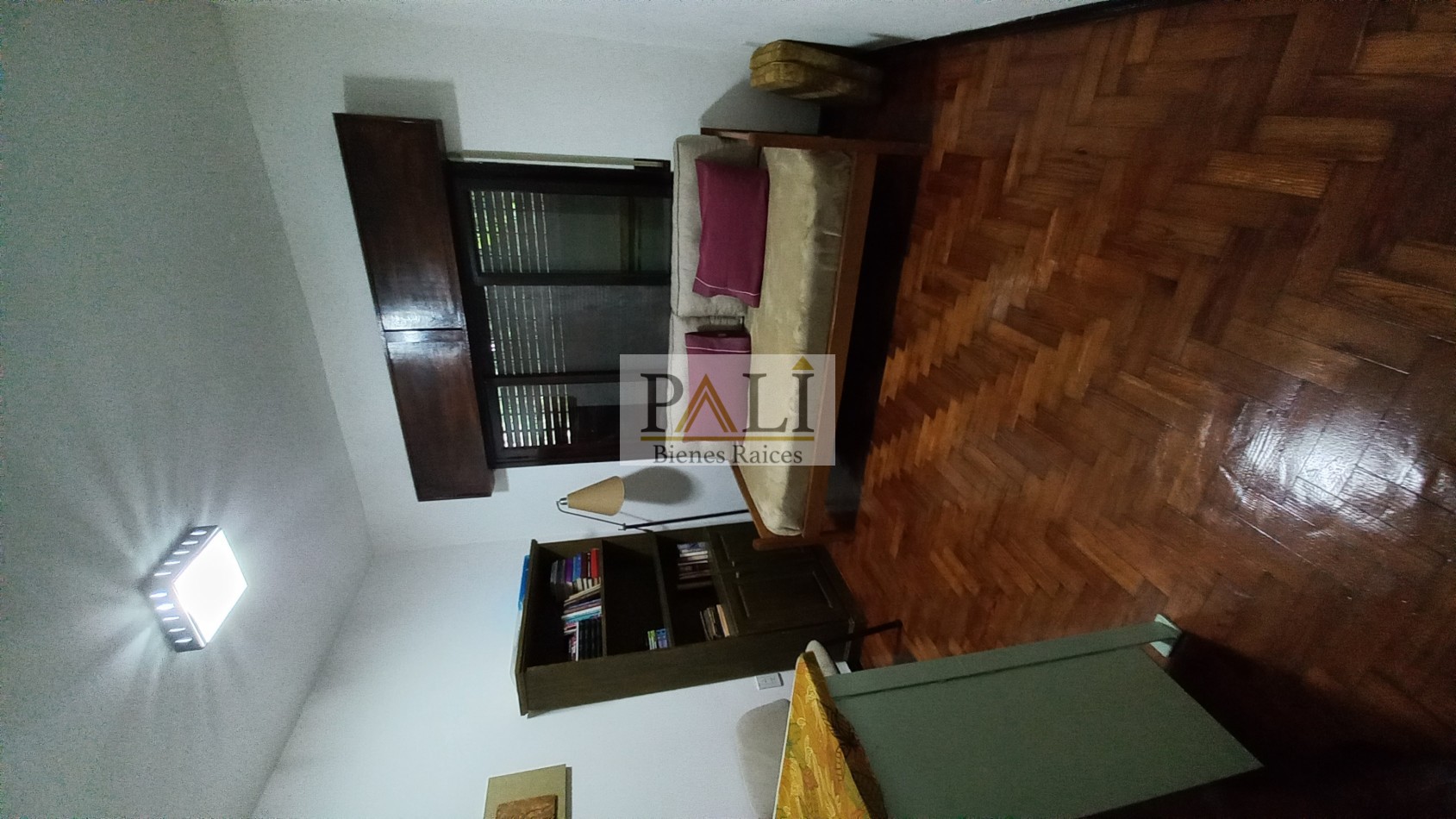SE VENDEN PROPIEDAD COMPUESTA POR DOS CASAS EN QUILMES OESTE
