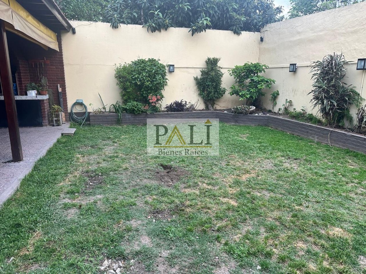 SE VENDE EXCELENTE CASA DE 5 AMBIENTES EN FLORENCIO VARELA - APTA CREDITO HIPOTECARIO