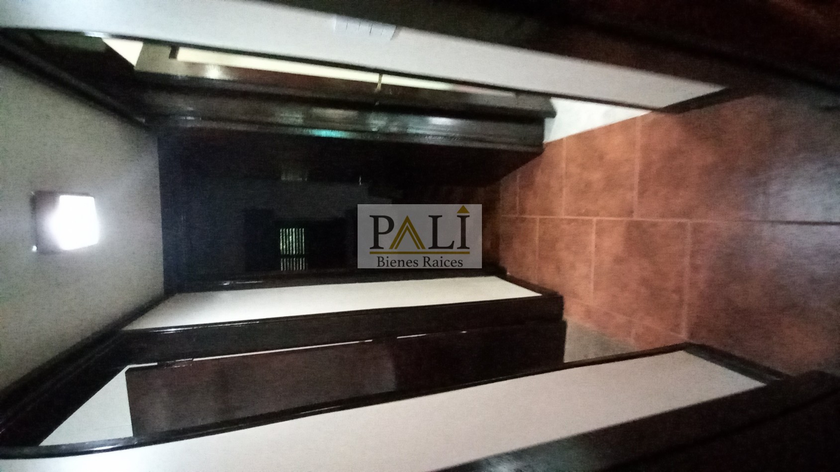 SE VENDEN PROPIEDAD COMPUESTA POR DOS CASAS EN QUILMES OESTE