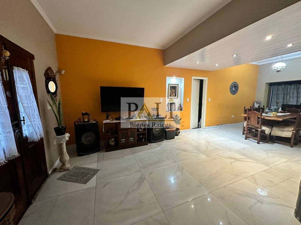 SE VENDE EXCELENTE CASA DE 5 AMBIENTES EN FLORENCIO VARELA - APTA CREDITO HIPOTECARIO