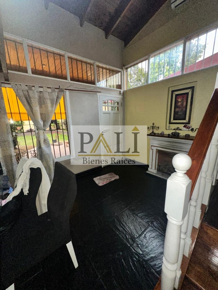 SE VENDE EXCELENTE CASA DE 5 AMBIENTES EN FLORENCIO VARELA - APTA CREDITO HIPOTECARIO