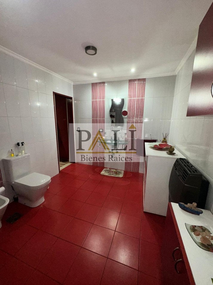 SE VENDE EXCELENTE CASA DE 5 AMBIENTES EN FLORENCIO VARELA - APTA CREDITO HIPOTECARIO