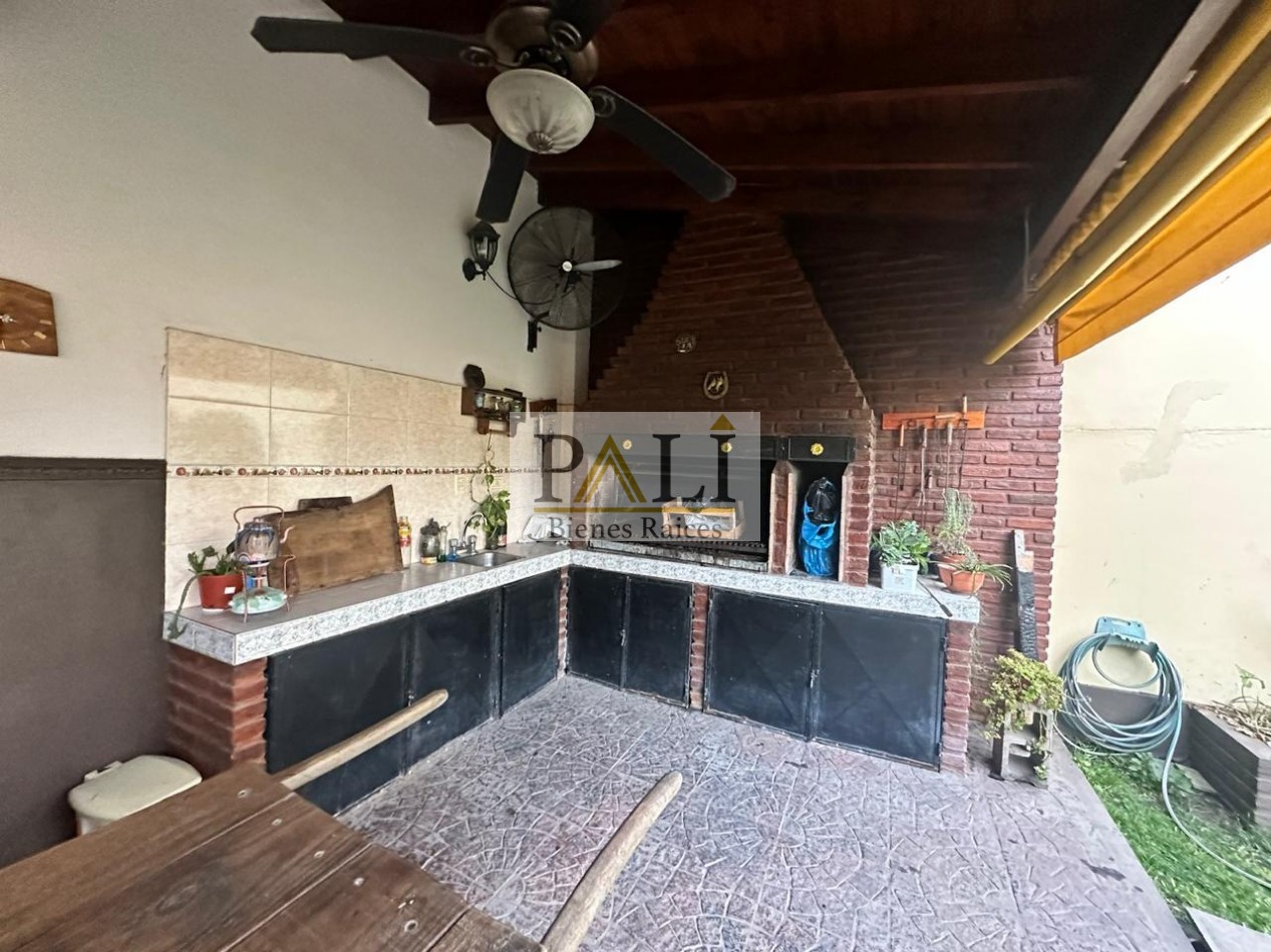 SE VENDE EXCELENTE CASA DE 5 AMBIENTES EN FLORENCIO VARELA - APTA CREDITO HIPOTECARIO