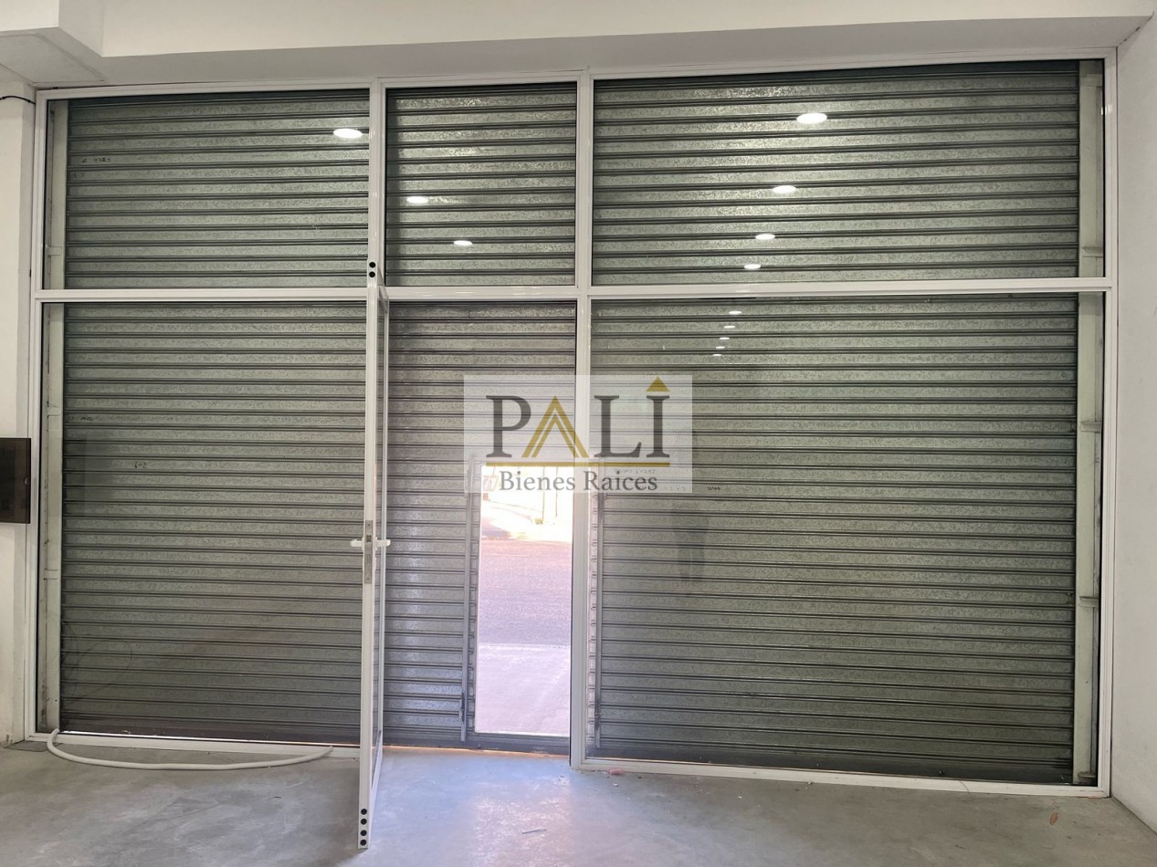 SE ALQUILA AMPLIO LOCAL COMERCIAL EN EXCELENTE UBICACION - QUILMES OESTE