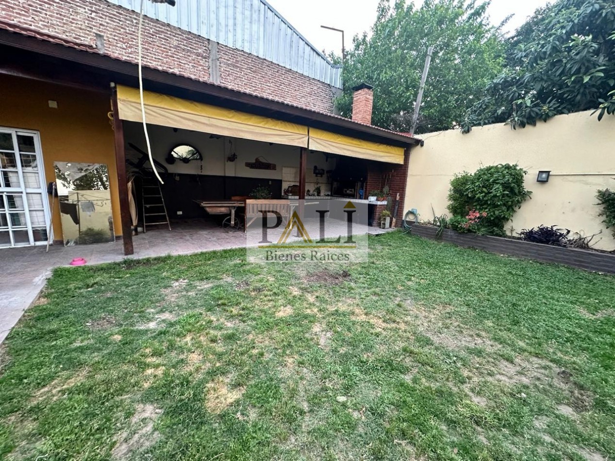 SE VENDE EXCELENTE CASA DE 5 AMBIENTES EN FLORENCIO VARELA - APTA CREDITO HIPOTECARIO