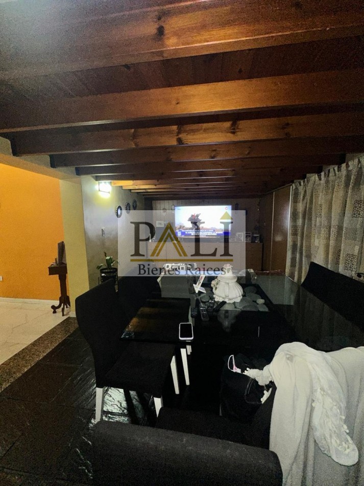 SE VENDE EXCELENTE CASA DE 5 AMBIENTES EN FLORENCIO VARELA - APTA CREDITO HIPOTECARIO