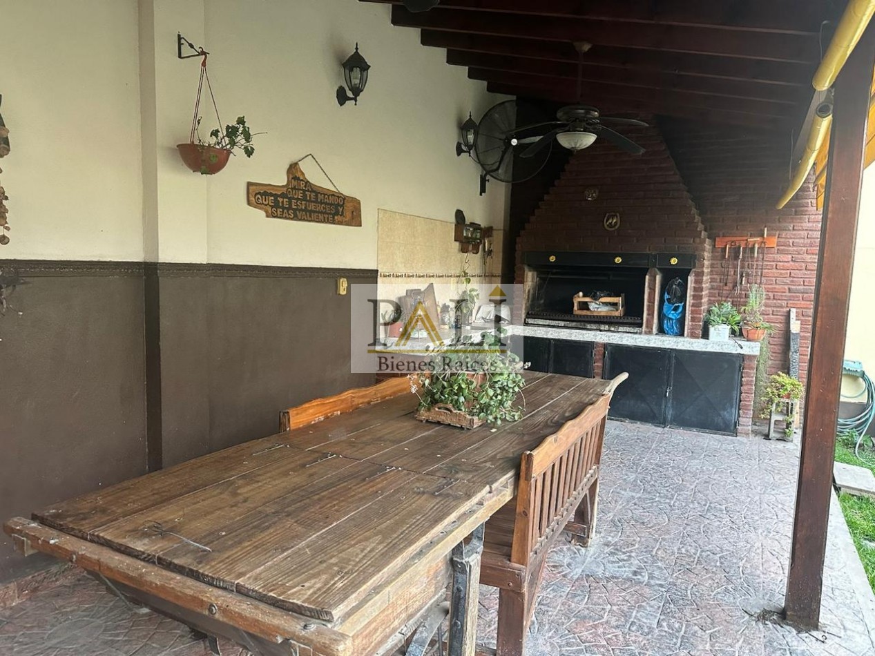 SE VENDE EXCELENTE CASA DE 5 AMBIENTES EN FLORENCIO VARELA - APTA CREDITO HIPOTECARIO