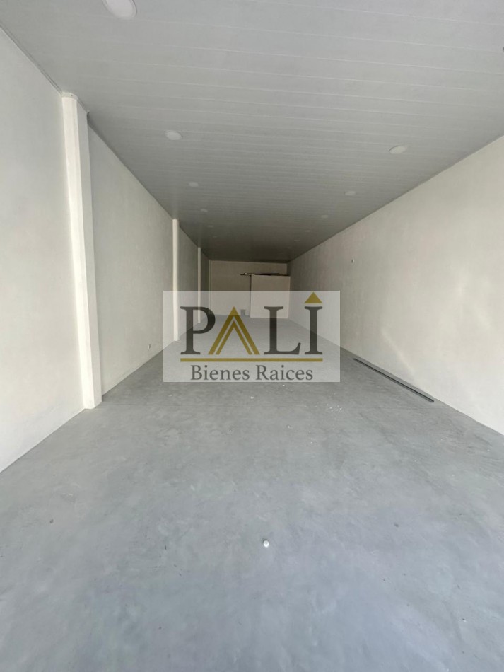 SE ALQUILA AMPLIO LOCAL COMERCIAL EN EXCELENTE UBICACION - QUILMES OESTE
