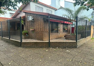 OPORTUNIDAD CASA CON DEPARTAMENTO EN VENTA SOBRE ESQUINA - APTA CREDITO HIPOTECARIO