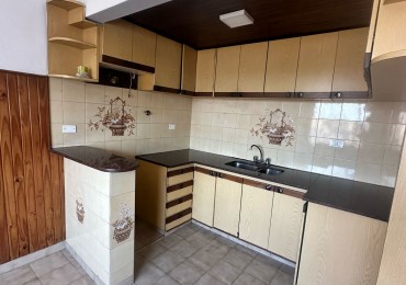 SE ALQUILA DEPARTAMENTO TIPO PH DE 3 AMBIENTES - QUILMES OESTE