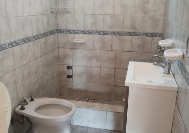 SE ALQUILA AMPLIO PH DE 3 AMBIENTES - BERNAL OESTE