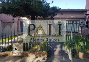 OPORTUNIDAD APTA CREDITO HIPOTECARIO - DOS CASAS EN VENTA CENTRO FLORENCIO VARELA